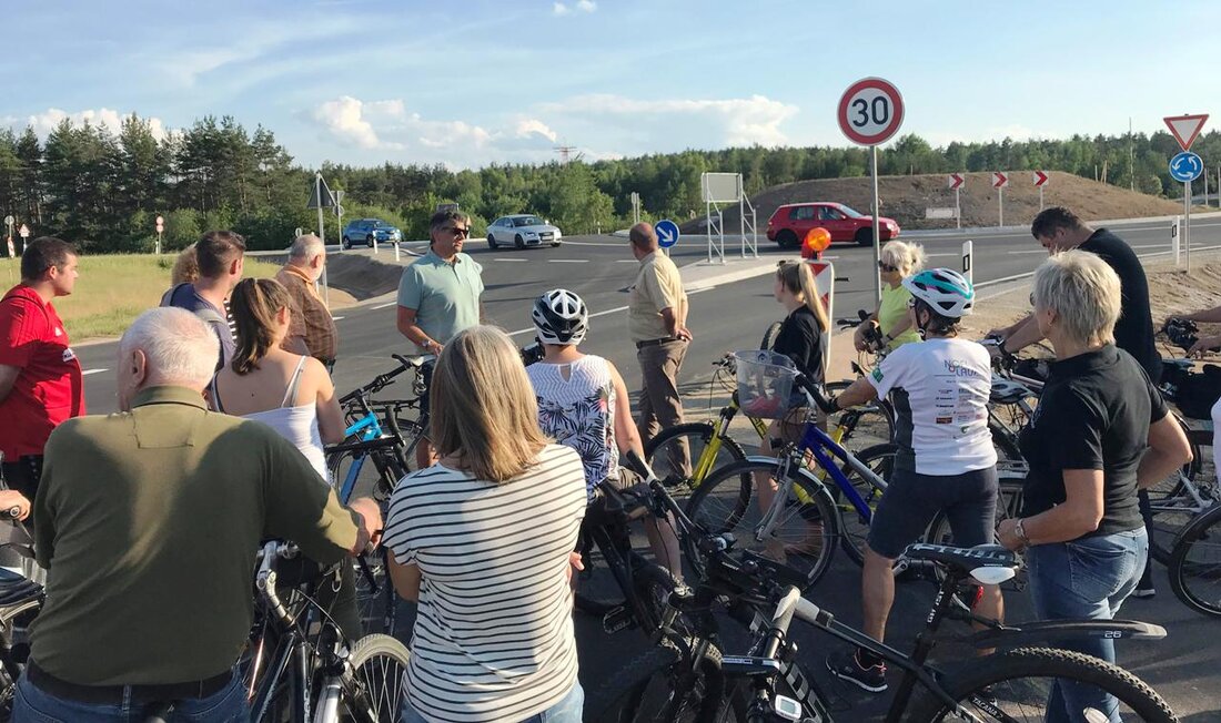 Grafenwöhr. „Das Gewerbegebiet am Flugplatz nimmt Fahrt auf!“, das stellte Bürgermeister Edgar Knobloch bei der CSU-Sommerradtour fest. Die Wohnmobilstellplätze, der neue Kreisverkehr und der Autowaschpark Dobmann waren Ziele und Themen [&hellip;]