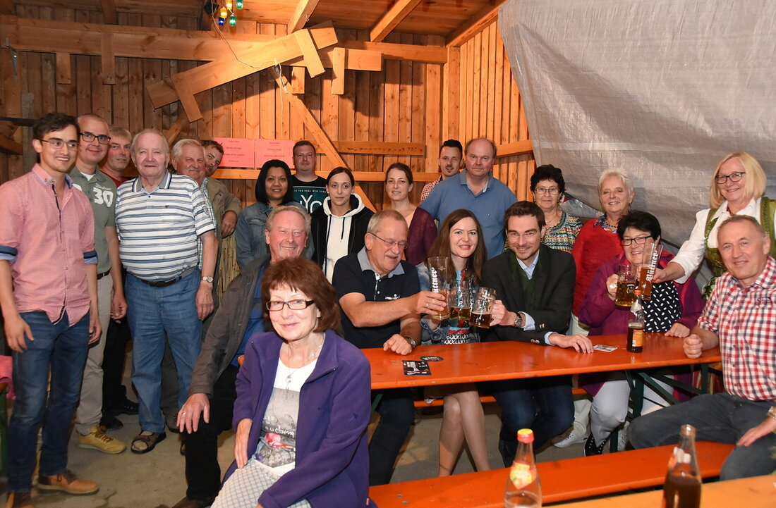 Störnstein. Rekordbesucherzahlen vermeldete die CSU Störnstein bei der Wiederauflage des Stodlfests. Von Beginn an strömten die Gäste aus Störnstein und umliegenden Orten auf das Festgelände auf dem Hof der Familie [&hellip;]