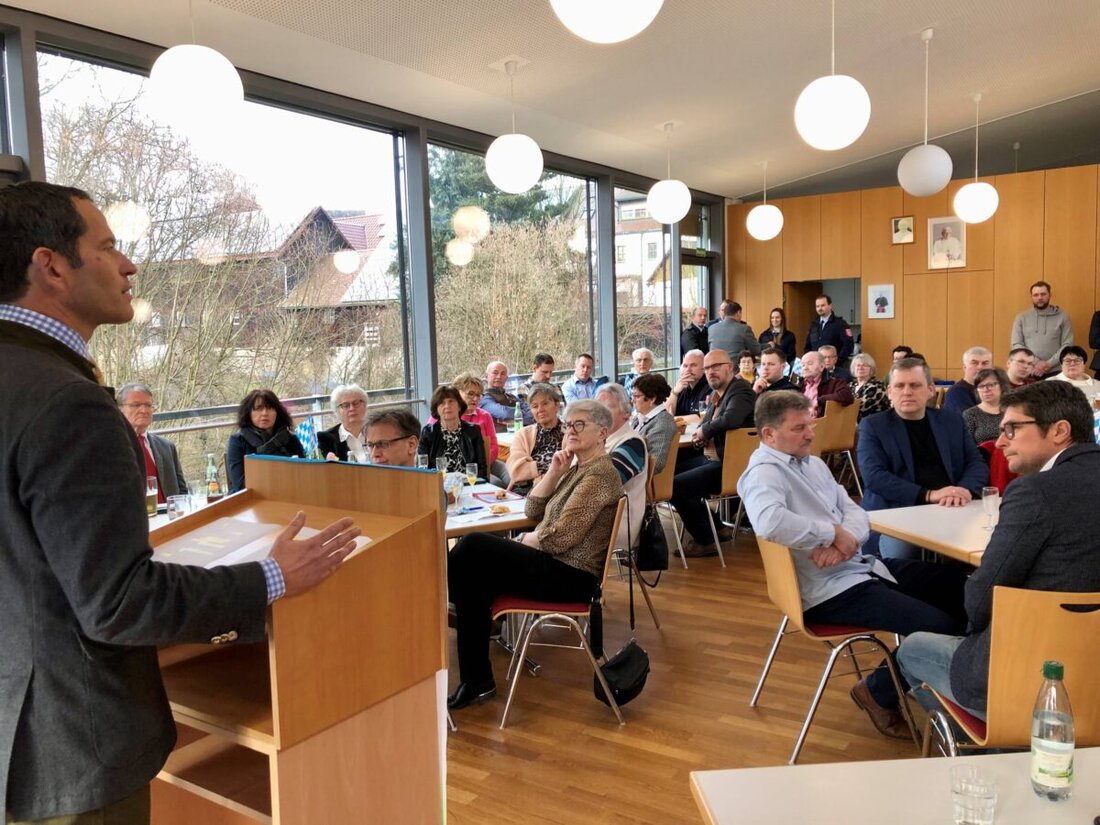 Störnstein. Beim CSU-Neujahrsempfang mit über 50 Teilnehmern wurden Herausforderungen der Zukunft und politische Themen wie Wirtschaft und Migrationspolitik diskutiert.