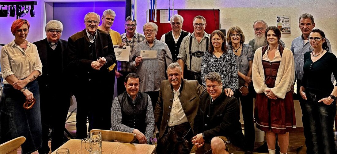 Weiden. Das traditionelle CSU-Starkbierfest zog viele Gäste ins Pfarrheim Maria Waldrast, wo neben Starkbier auch Musik und ein Schätzspiel für Unterhaltung sorgten.