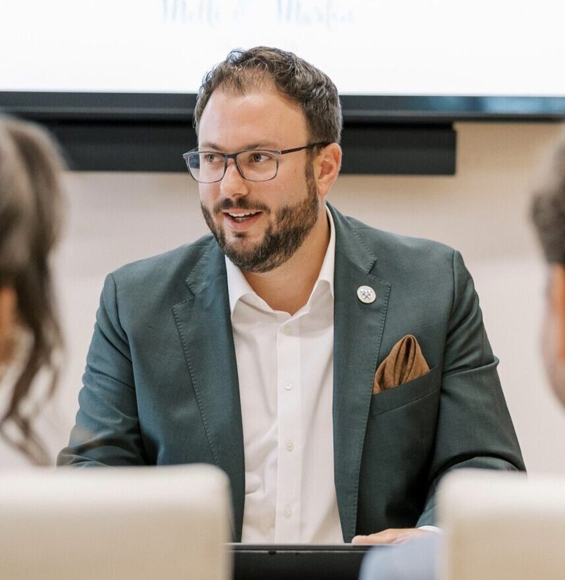 Weiherhammer. Die CSU Weiherhammer schlägt Julian Kraus als Nachfolger des scheidenden Bürgermeisters Ludwig Biller für die Kommunalwahl 2026 vor. Kraus, aktuell Zweiter Bürgermeister und seit 2014 im Gemeinderat, genießt breite Unterstützung innerhalb der Partei.