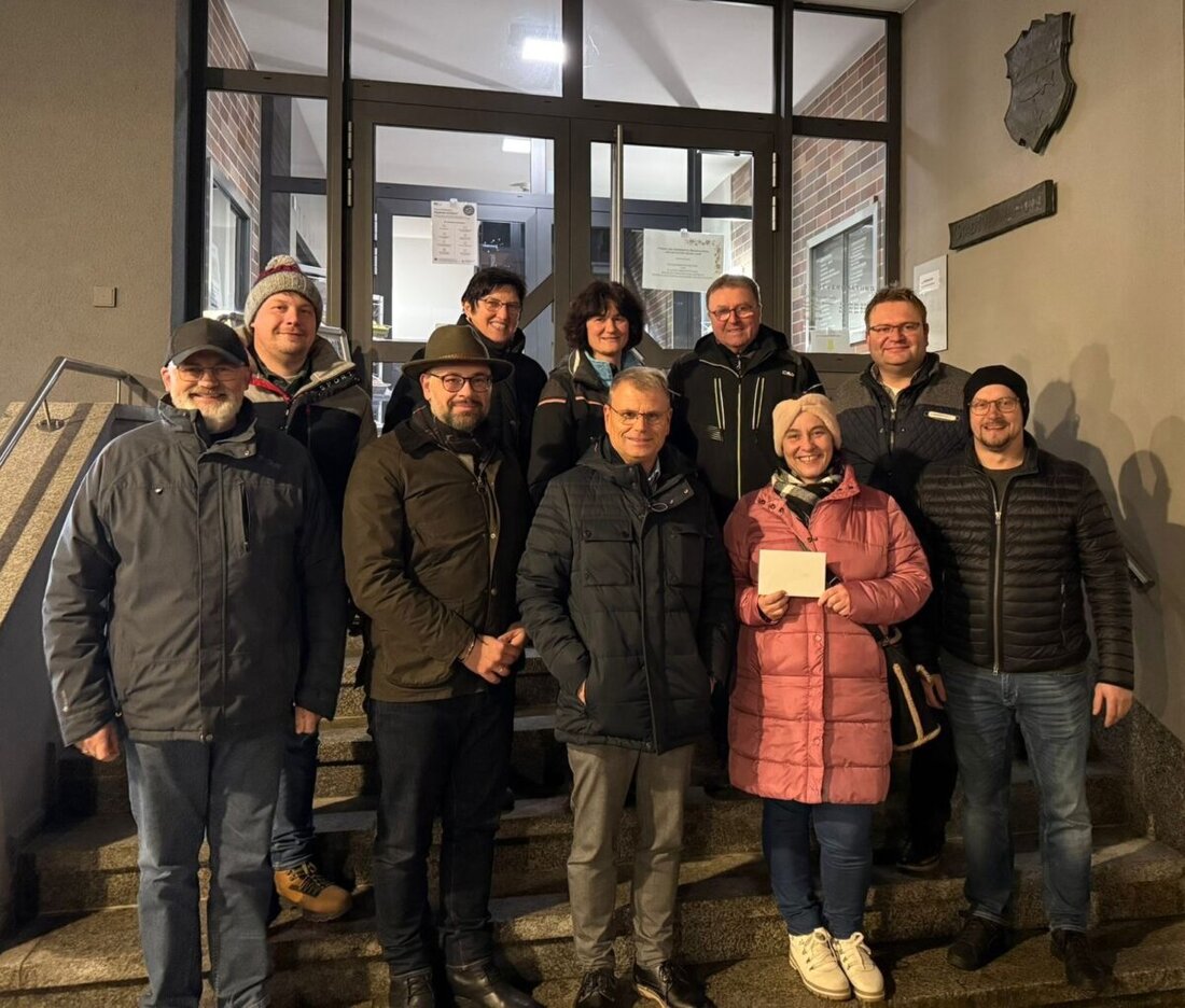 Windischeschenbach. Die CSU Windischeschenbach verzichtet auf Weihnachtsgrüße auf Papier und spendet stattdessen für Jugendarbeit an die Narrhalla.