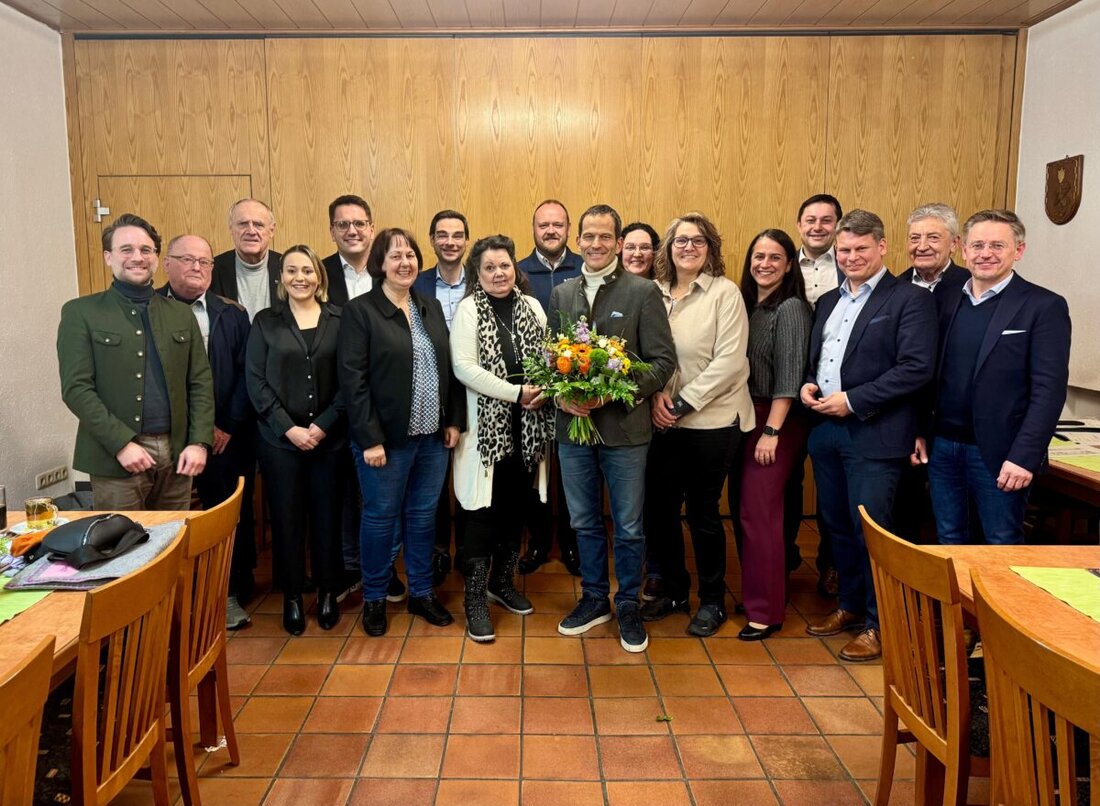 Weiden. Am Freitag tagte die CSU-Bundeswahlkreiskonferenz im Schützenheim Dotscheria. Albert Rupprecht wurde einstimmig bestätigt; die CSU sieht sich im Bundeswahlkreis gut gerüstet für die Kommunalwahl im März 2026.
