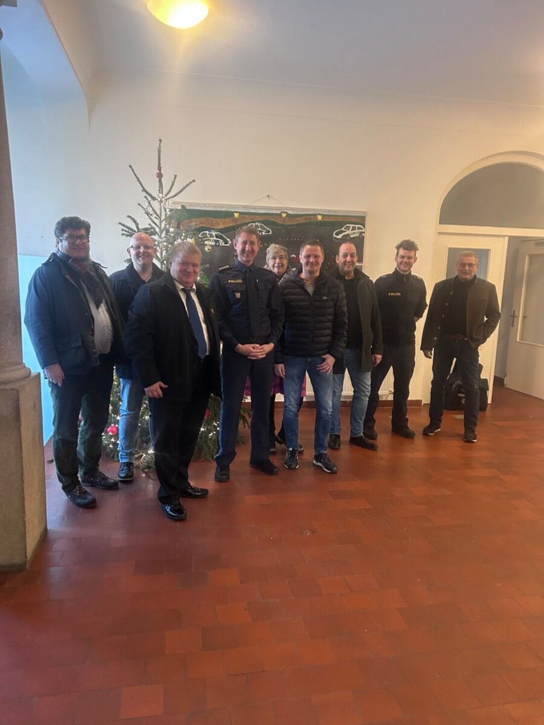 Burglengenfeld. Zum Jahreswechsel besuchten Vertreter der CSU die Polizeiinspektion, die BRK-Rettungswache und die Asklepios-Klinik im Städtedreieck. Sie dankten für den Dienst und sprachen über Kooperation, Themen und Anliegen.