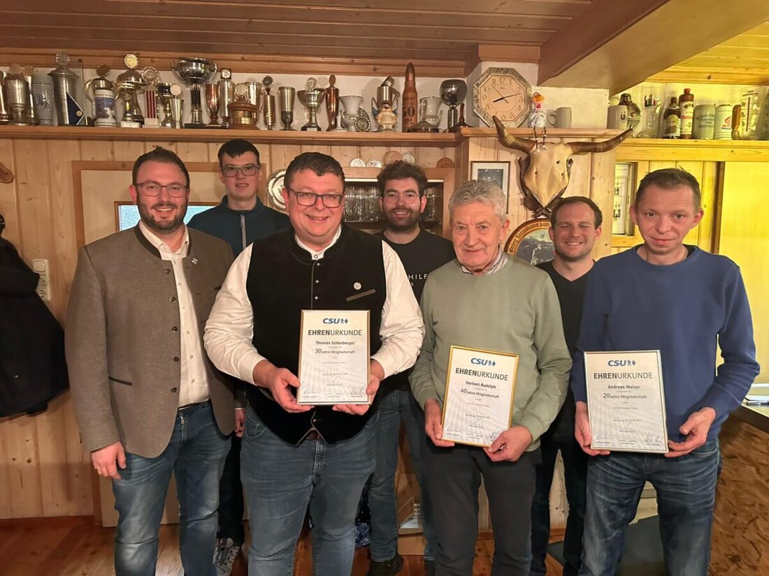 Kaltenbrunn-Dürnast. Bei der Jahresabschlussfeier im Gasthaus Koppmann ehrte die CSU treue Mitglieder und stellte die Weichen für die Kommunalwahl 2026. Zudem wurden Aktionen wie die Marktweihnacht am 20. Dezember angekündigt.