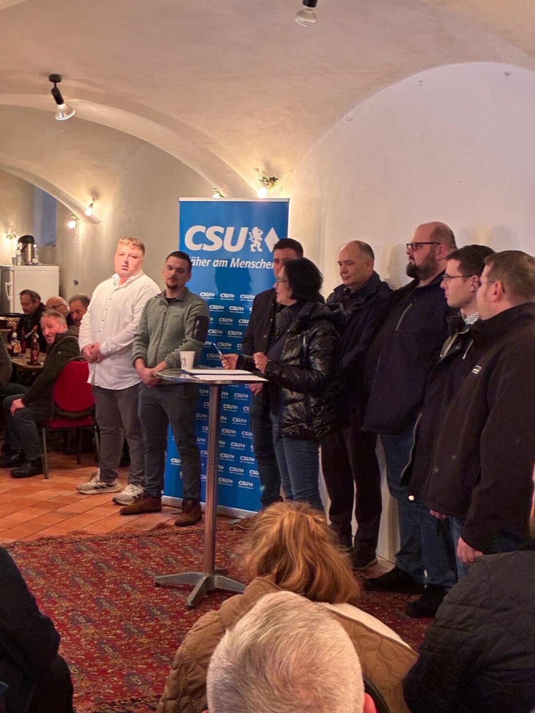 Wurz. Unter dem Motto „Mitanander Redn“ lud die CSU Wurz und Püchersreuth in den Pfarrhof ein, wo Bürger mit Kandidatinnen und Kandidaten ins Gespräch kamen. Nächster Termin: 8. Februar 2026, 16 Uhr im Neuen Schloss Püchersreuth.