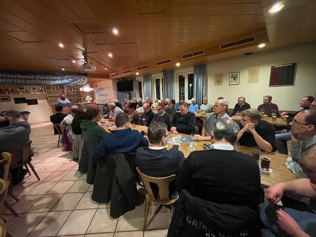 Parkstein. Beim Wahlkampfabend der CSU Parkstein am Donnerstag im Sportheim informierten sich zahlreiche Bürgerinnen und Bürger über die politischen Ziele und die Kandidatenliste zur kommenden Kommunalwahl. Die Veranstaltung stand ganz im Zeichen von Austausch, Transparenz und kommunalpolitischer Verantwortung.