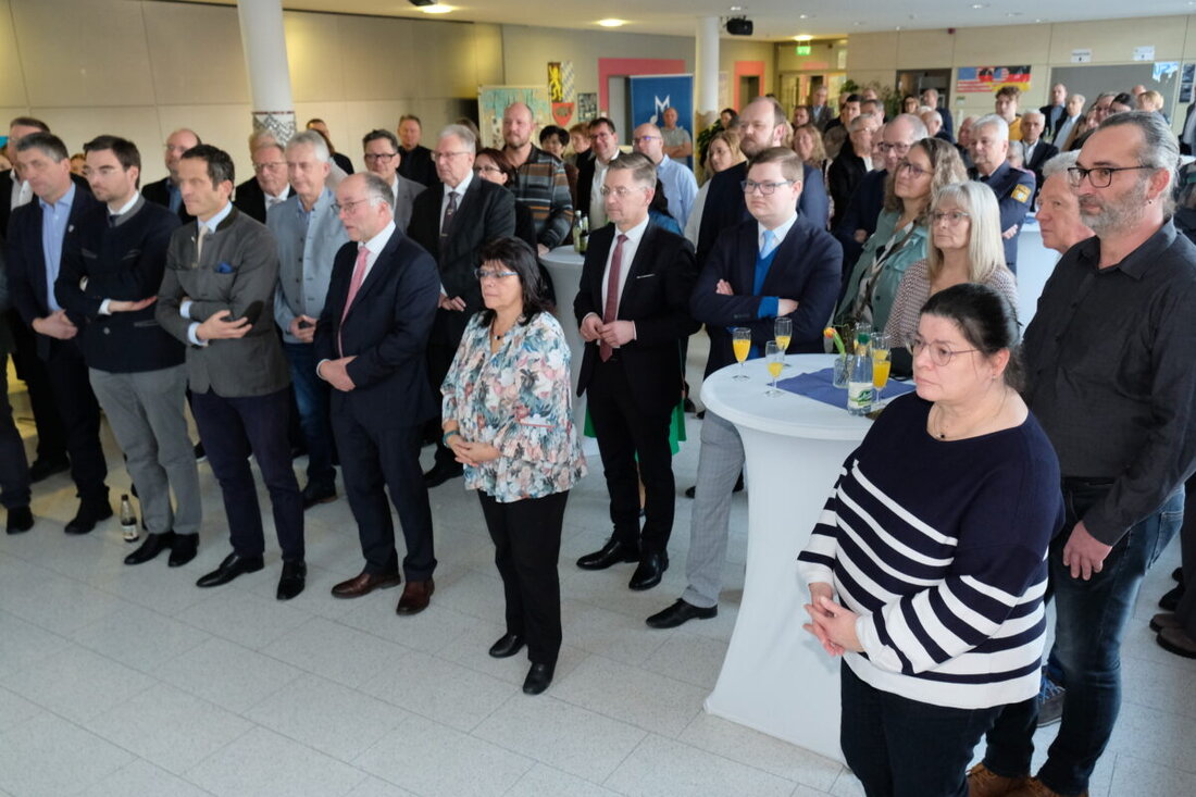 Eschenbach. Beim 45. Neujahrsempfang des CSU-Ortsverbandes wurden der Gemeinschaftssinn und der Wirtschaftsaufschwung thematisiert. Zukunftsorientierung und politische Forderungen standen im Fokus, um Deutschland aus der Krise zu führen.