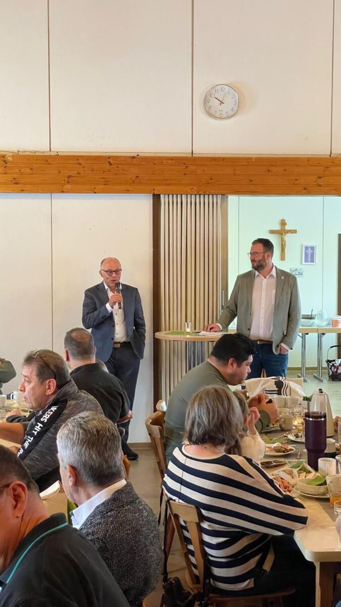 Weiherhammer. Rund 80 Gäste kamen zum Familienfrühstück der CSU-Gemeinderatsliste ins Pfarrheim, tauschten sich aus und lernten die Kandidatinnen und Kandidaten kennen. Albert Nickl gab einen Impuls zur Wahl.