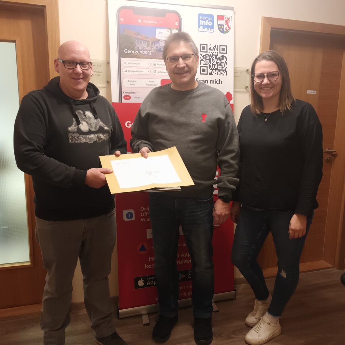 Georgenberg. Bürgermeister Wolfgang Bock stellt die CSU-Liste für den Gemeinderat vor und nennt sie ausgewogen und stark. Zwölf Bewerberinnen und Bewerber reichten den Wahlvorschlag am 22. Dezember im Pleysteiner Rathaus ein.