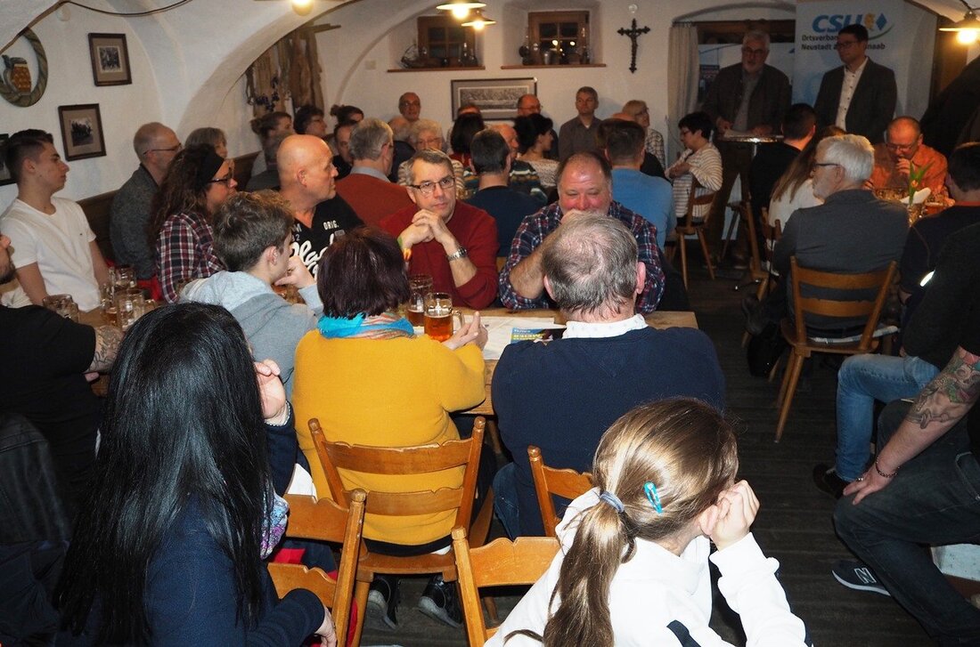 Neustadt/WN. Bürgermeister Rupert Troppmann und sein möglicher Nachfolger Armin Aichinger läuteten bei der CSU die letzten fünf Wochen bis zur Kommunalwahl ein. Die Zoiglstube „Beim Brucksaler“ konnte die Gäste nicht [&hellip;]