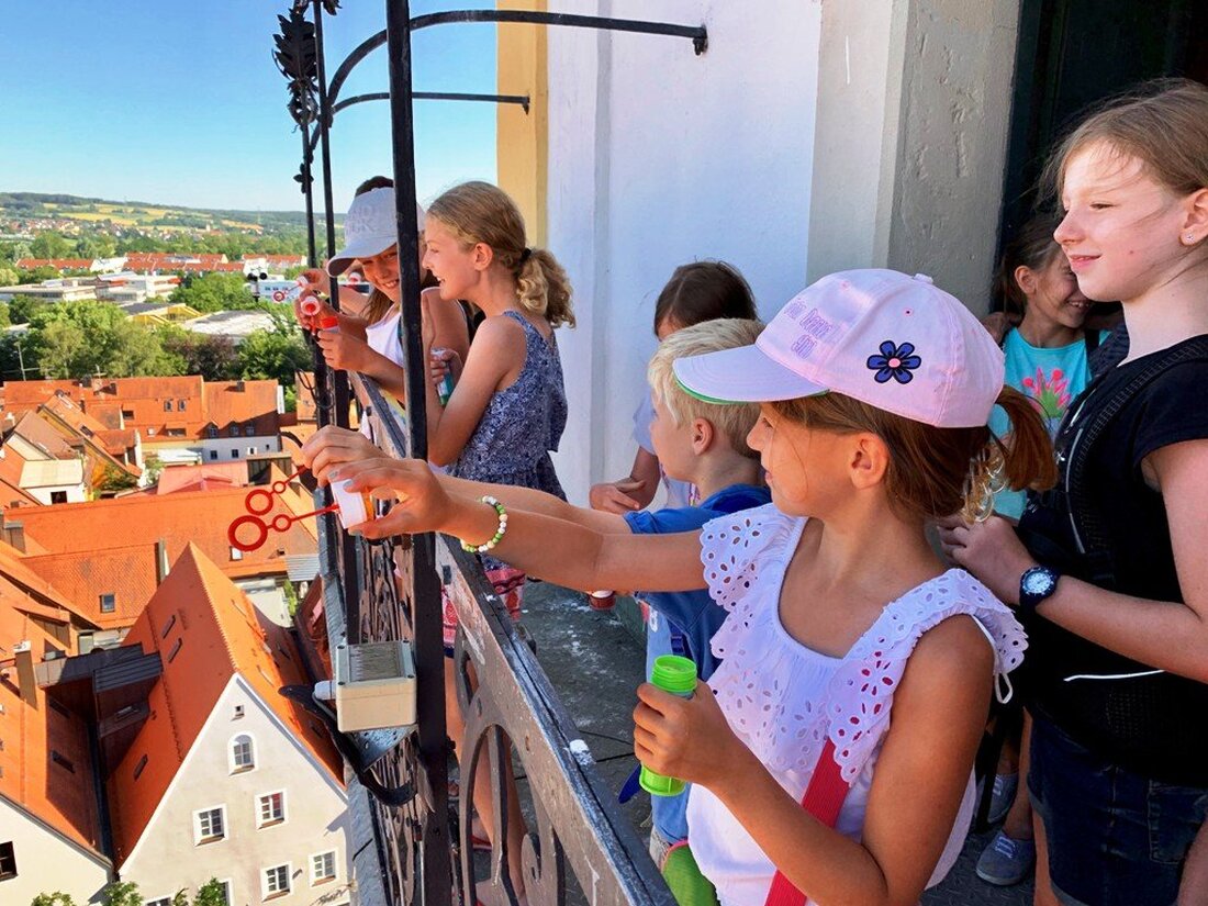 Weiden. Im Rahmen der 33. Weidener Literaturtage fand im Februar das Leseprojekt „SOS Regibert braucht Hilfe“ statt. Dabei waren die Schüler der Josef-Faltenbacher-Schule mit die fleißigsten Leser und hatten sich deshalb [&hellip;]