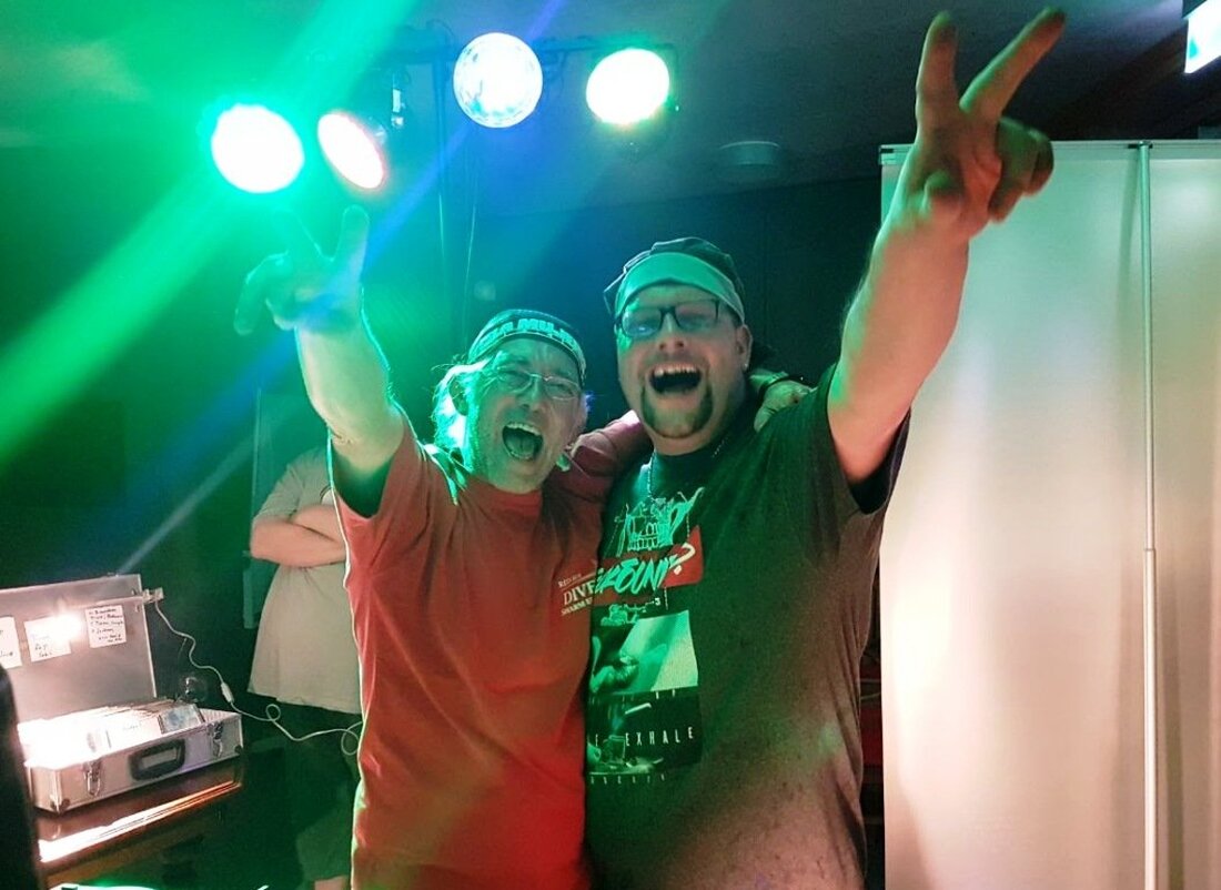 Weiherhammer. “Wenn man nicht dabei war, hat man echt etwas verpasst”, sagt Lea nach der großen Sause im Café Tapas. Die Weiherhammerer hatten allen Grund zu feiern: Denn das Café [&hellip;]