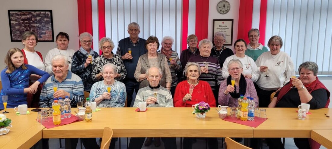 Weiden. Im Café Zeitlos wurde der Jahresanfang mit einer Neujahrsfeier und einem Rückblick gefeiert.