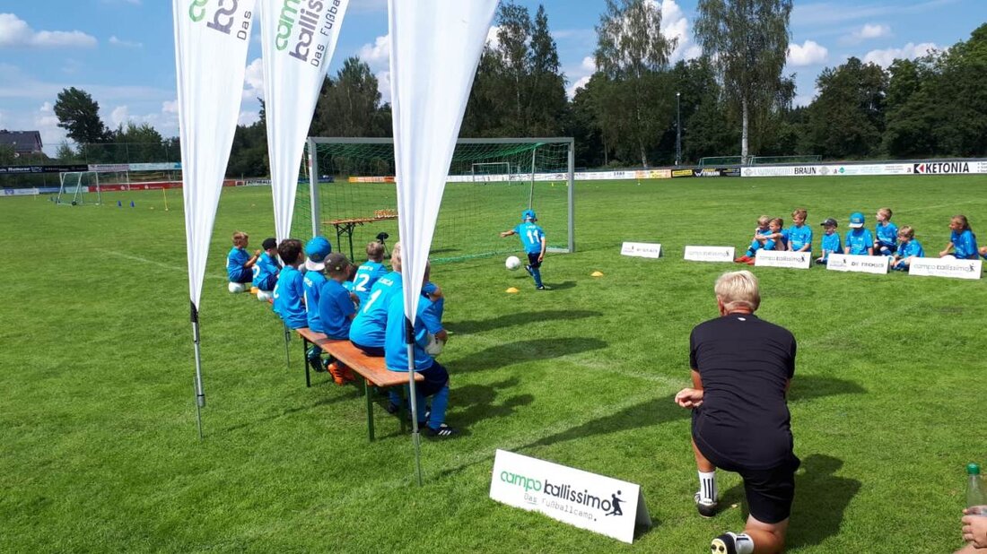 Weiherhammer. Die TSG Weiherhammer zieht eine neue Generation Fußballweltmeister auf! Beim Campo Ballissimo in Weiherhammer konnte der Fußball-Nachwuchs zeigen, was er kann. Selbst die Eltern brachten die Trainer ins Schwitzen.  Ein [&hellip;]