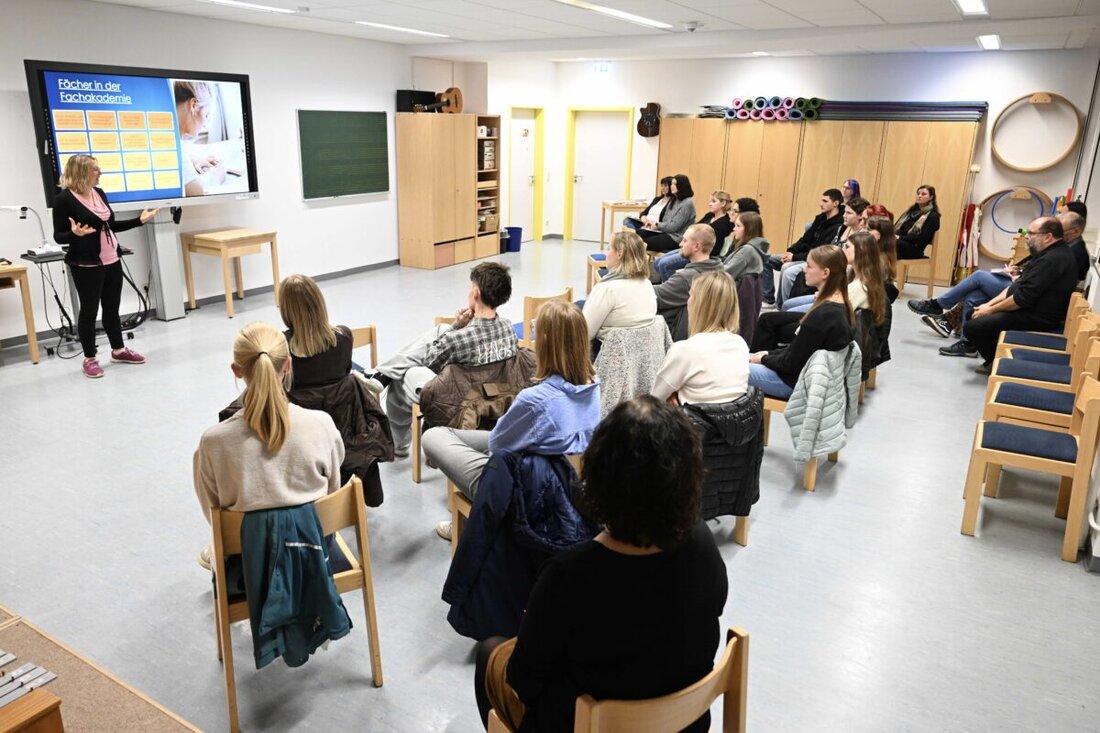 Weiden. Die Caritas Fachakademie für Sozialpädagogik lädt am Dienstag, 21. April 2026, zu zwei Infoabenden über die Erzieherausbildung in Voll- und Teilzeit ein. Start ist um 17 Uhr und 18.30 Uhr in der Bismarckstraße 21.