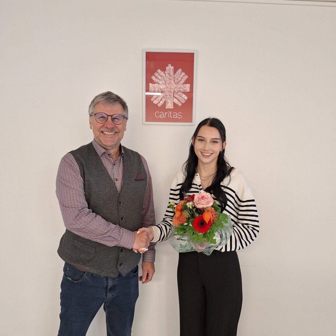 Tirschenreuth. Die Caritas Tirschenreuth-Wunsiedel hat ihre erste duale Studentin, Anna Hironimus, ausgebildet und übernommen. Sie leitet nun die Allgemeine Sozialberatung und hilft Menschen in Not.