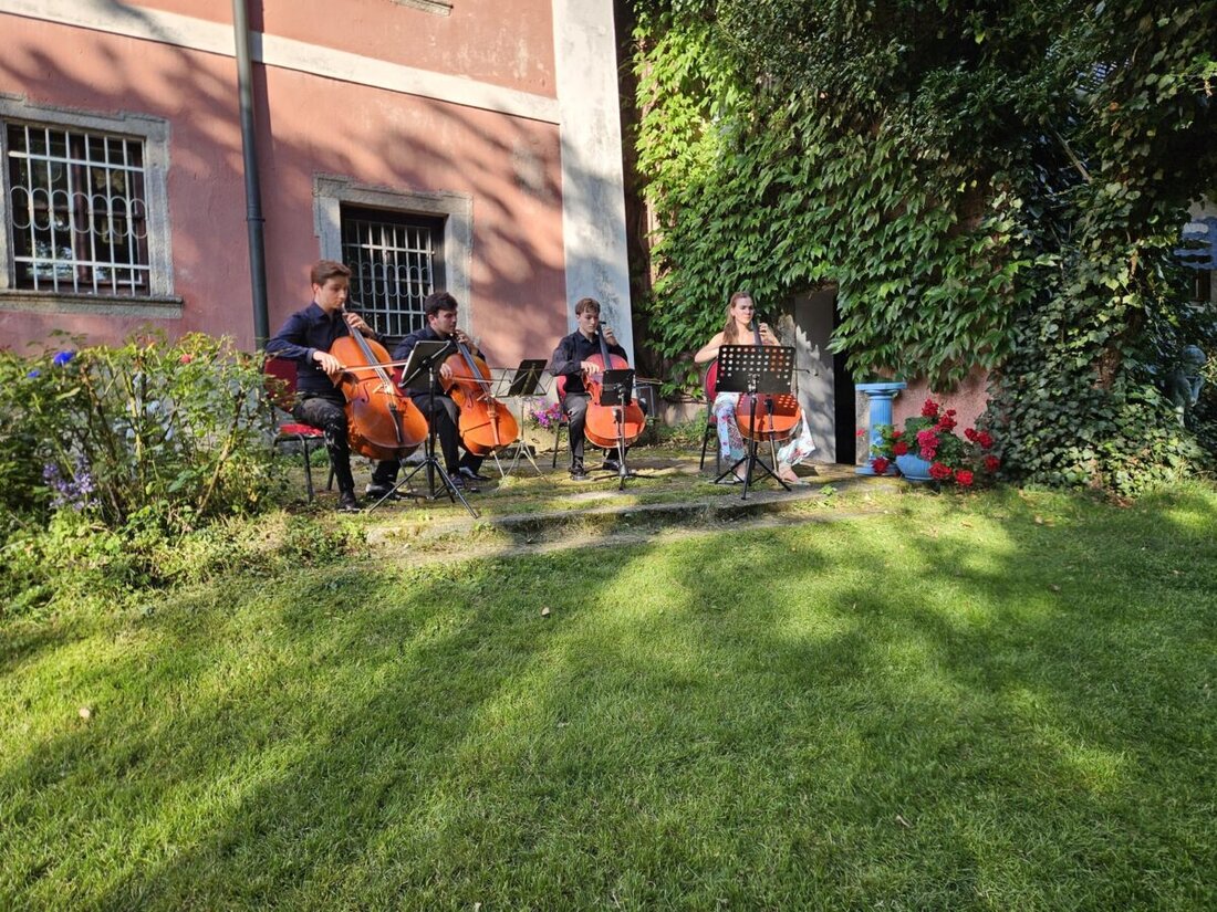 Wurz. Fulminanter Auftakt bei den 39. Wurzer Sommerkonzerten: Das 2Cities Celloquartett begeisterte am Samstag, 25. Juli 2026, um 18 Uhr mit Präzision, Vielfalt und großer Bühnenpräsenz. Stehende Ovationen für die vier Cellisten.