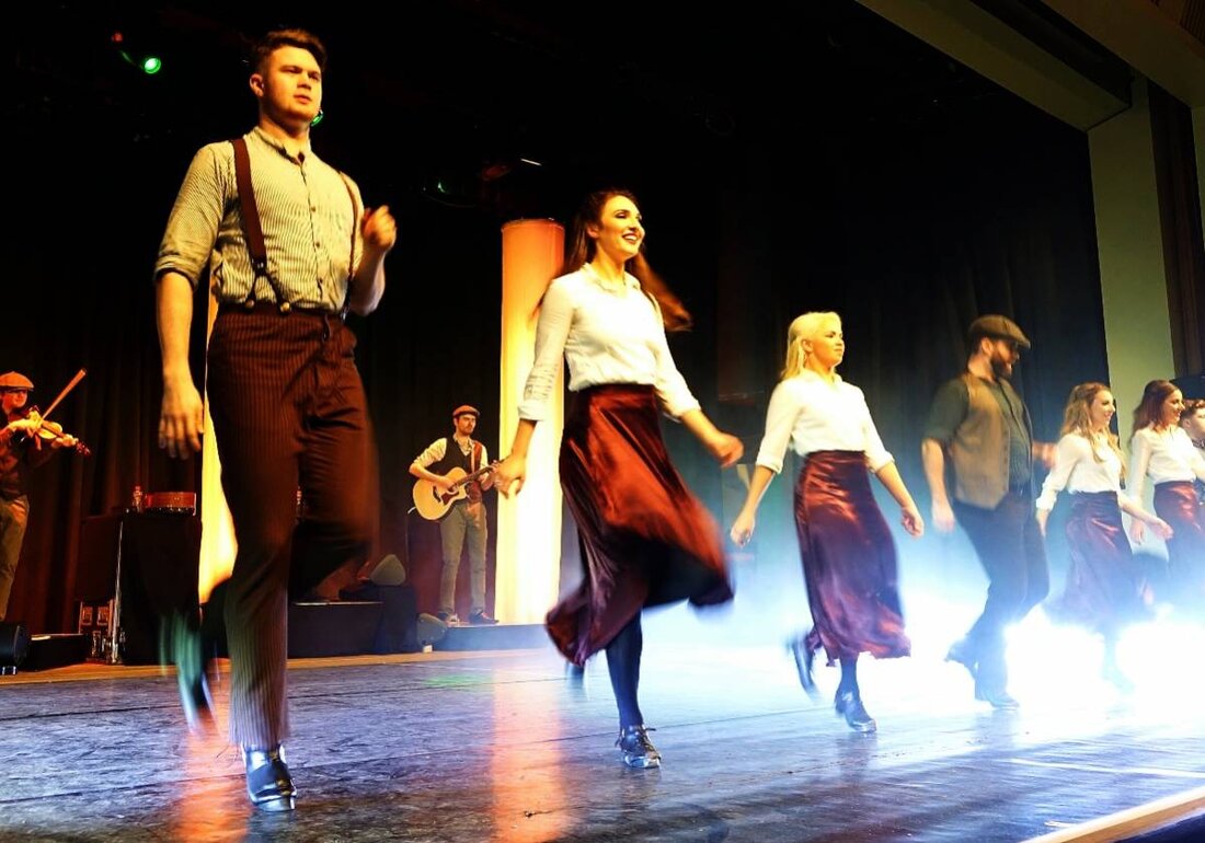 Marktredwitz.
In Marktredwitz, Stadthalle präsentiert concert4you das energiegeladene Programm Celtic Rhythms mit irischem Tanz und Live-Musik von exzellenten Absolventen der Universität Limerick am 26. Februar 2026 um 20.00 Uhr.
Weitere Infos und das Ticket gibt es auf okticket.de.