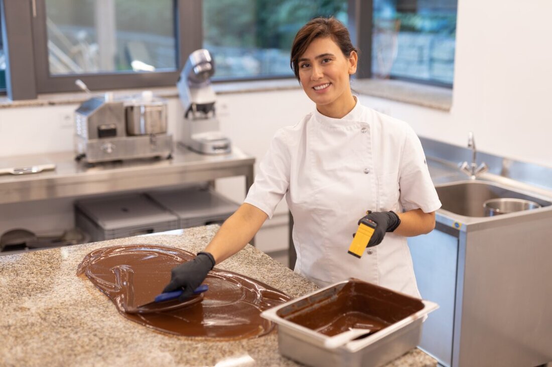 Kemnath. Am 26. November 2025 von 19 Uhr bis 20.30 Uhr zeigt die OTH Amberg-Weiden in der Reihe „Ich bin gerne Chefin“. Wie aus Leidenschaft ein Geschäft wird, erzählt Schokoladenmacherin Patricia Destro Gropengiesser.