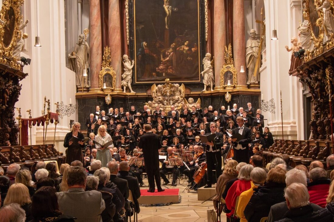 Waldsassen. Am Sonntag, dem 9. November, um 16.00 Uhr erklingen Mendelssohns Lobgesang und Dvořáks Te Deum, mit Solisten, zwei Chören und Czech Virtuosi unter Sagstetter und Martinasek.