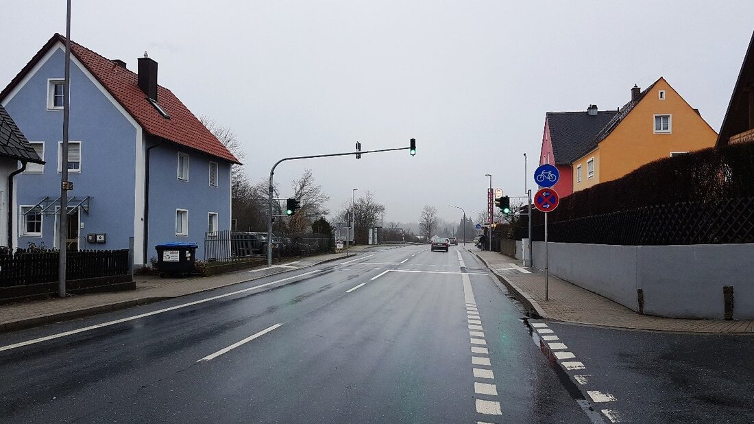 Weiden. Die Stadt Weiden ist um eine sichere Querungshilfe im Bereich der Hauptverkehrsstraßen reicher. Das Tiefbauamt hat im Rahmen seiner Maßnahmen eine barrierefreie Fußgängerampel in der Christian-Seltmann-Straße fertiggestellt. Sie befindet [&hellip;]