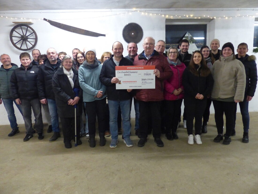 Döllnitz. Der Christbaumhof Kammerer hat erneut für krebskranke Kinder gesammelt und 7.100 Euro an die Kinderkrebshilfe Oberpfalz-Nord e.V. überwiesen. Zum vierten Mal ging die Spende an den Verein, der Familien in belastenden Situationen unterstützt.