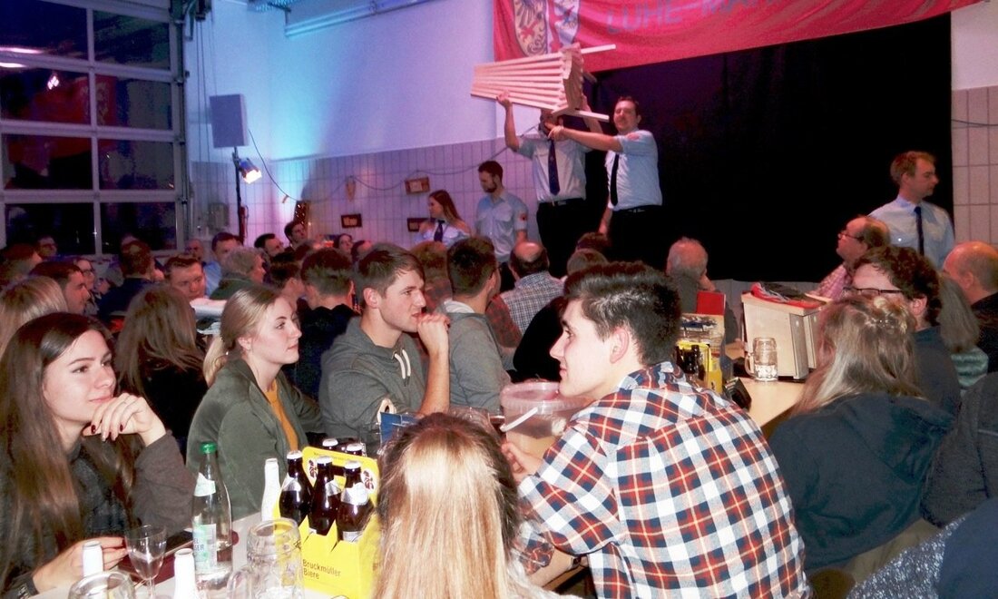 Luhe. Eine Christbaumversteigerung der Superlative: Noch nie kamen mehr Gäste, noch nie wurde mehr gelacht! Die traditionelle Christbaumversteigerung stellte auch heuer wieder die erste Veranstaltung der Feuerwehr Luhe im noch [&hellip;]