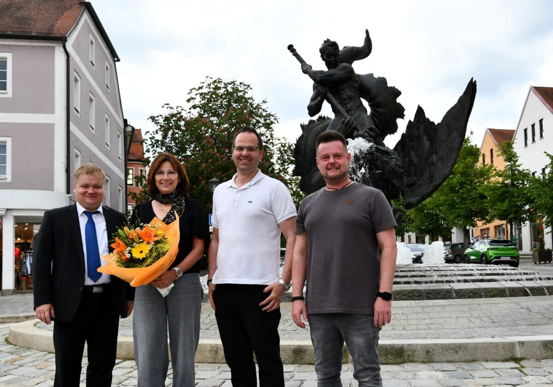 Burglengenfeld. Christina Singerer ist jetzt offiziell als Verwaltungsfachkraft im Rathaus tätig, nachdem sie erfolgreich ihren Beschäftigtenlehrgang I absolvierte. Ihre Qualifikation und Leistung wurden mit einer Feierstunde gewürdigt.