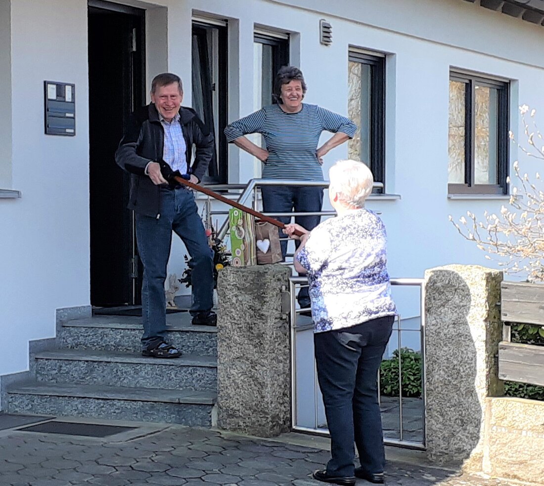 Grafenwöhr. Ein Geburtstag, der wegen der Corona-Pandemie völlig sang- und klanglos vorüberziehen soll? Nicht in der Grafenwöhrer Hochstraße. Von Doris Mayer-Englhart Sehr überrascht zeigte sich Willi Keck, als seine Frau [&hellip;]