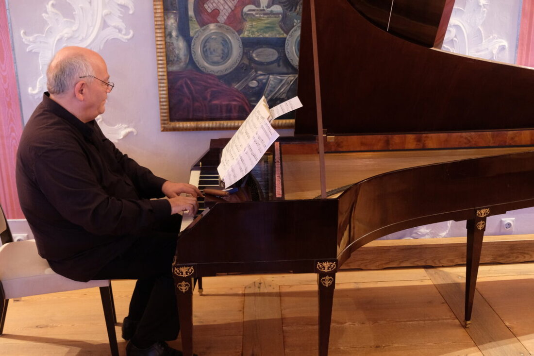 Speinshart. In einem Konzert im Kloster Speinshart beleuchtet Professor Christoph Hammer, ein Künstler mit Oberpfälzer Wurzeln, auf dem Nachbau eines Fortepianos aus dem 18. Jahrhundert drei historische Treffen aus dem Leben von Wolfgang Amadeus Mozart.