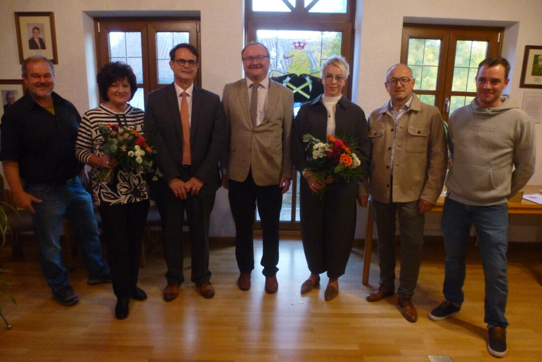 Freihung. Nach drei Jahrzehnten an der Spitze des Rathauses übergibt Geschäftsleiter Max Heindl die administrative Führung an Claudia Siegert. Der Stabwechsel steht für Kontinuität und neue Impulse.