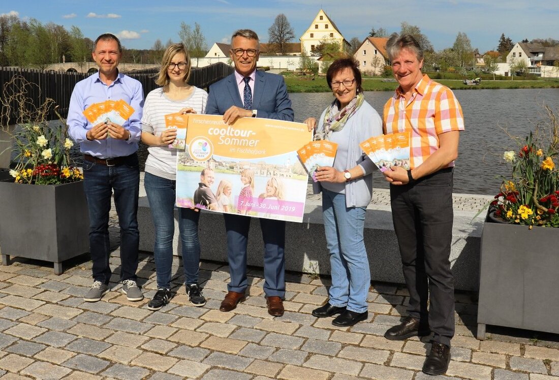 Tirschenreuth. Nun ist er da: Der lang ersehnte Programmflyer des diesjährigen cooltour-Sommers. Auf was man sich freuen kann – auf einen Blick.  Das Warten hat sich gelohnt, denn die Besucher [&hellip;]