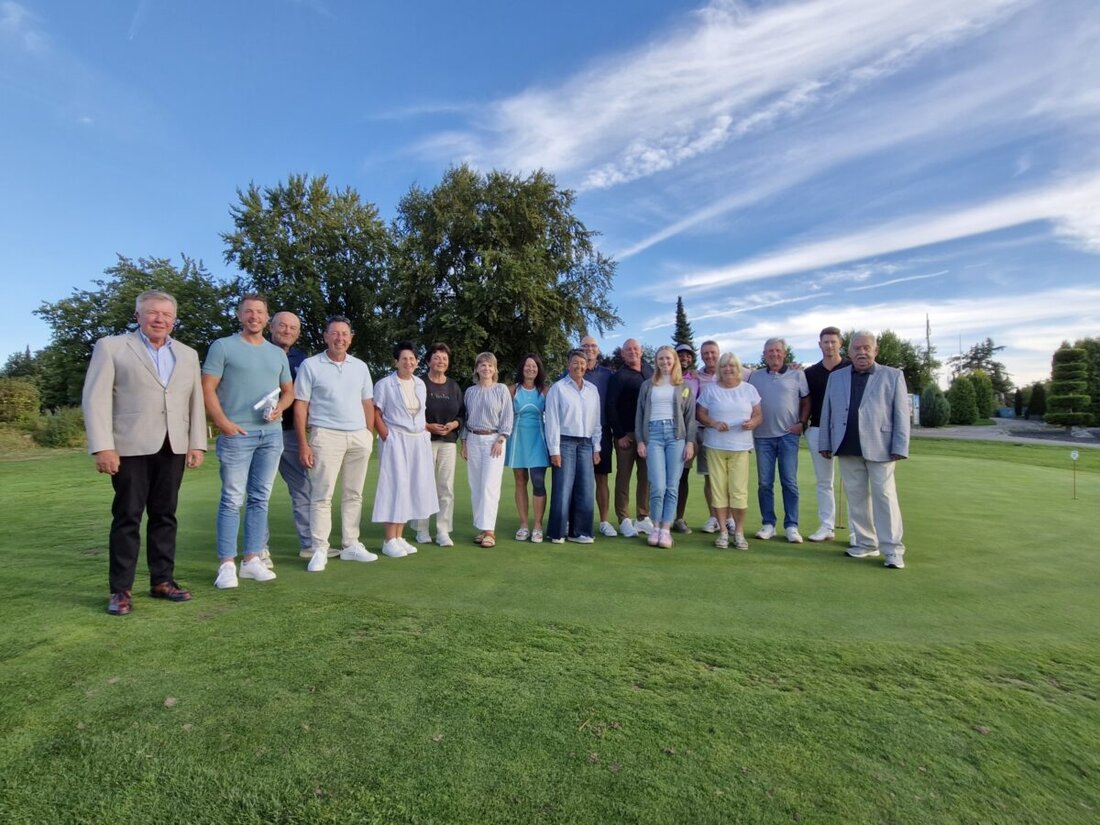 Schmidmühlen. Bei Kaiserwetter feierten Mitglieder im Golf- und Landclub den Vorstandscup 2026 mit Teamgeist und starken Runden. Präsident Thies dankte Vorstand und Helfern, Brutto-Siege holten Paul Cormann und Laura Renner.