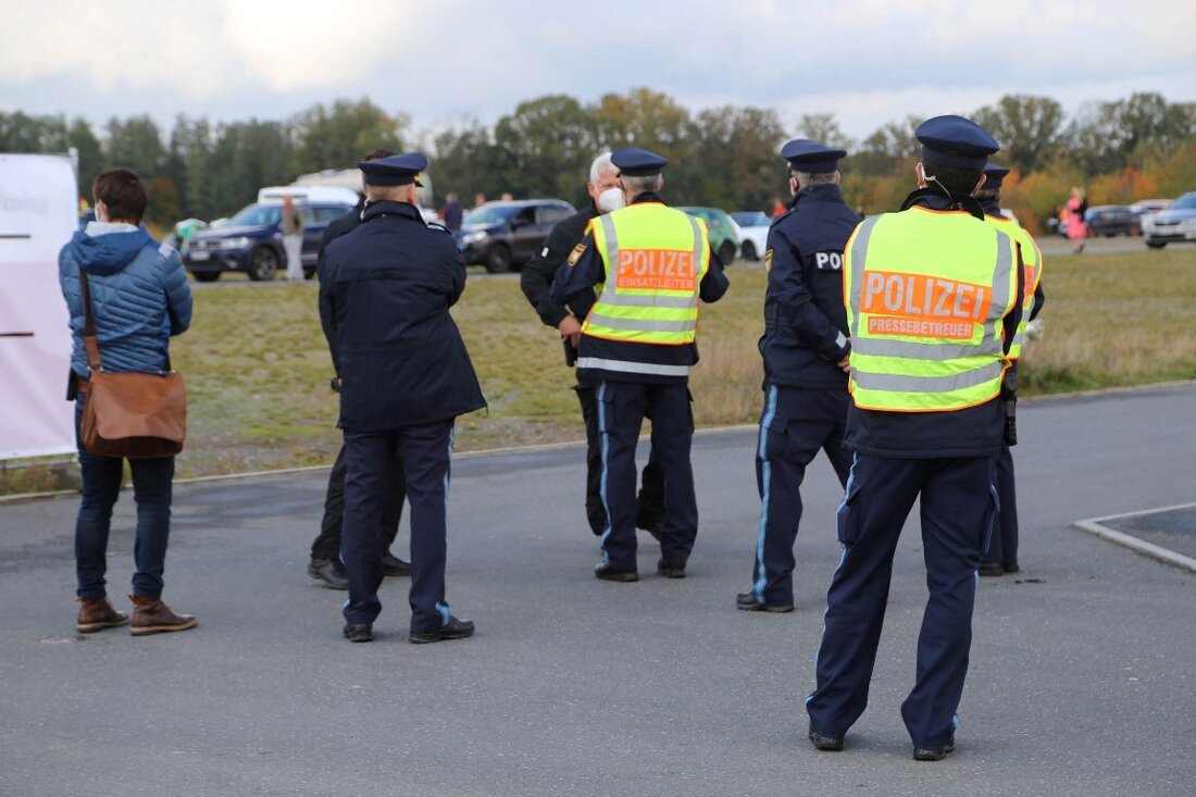 Mitterteich. Am Sonntag demonstrierten rund 160 Teilnehmer in Mitterteich für Lockerungen der Corona-Maßnahmen. Die Polizei zieht eine positive Bilanz.