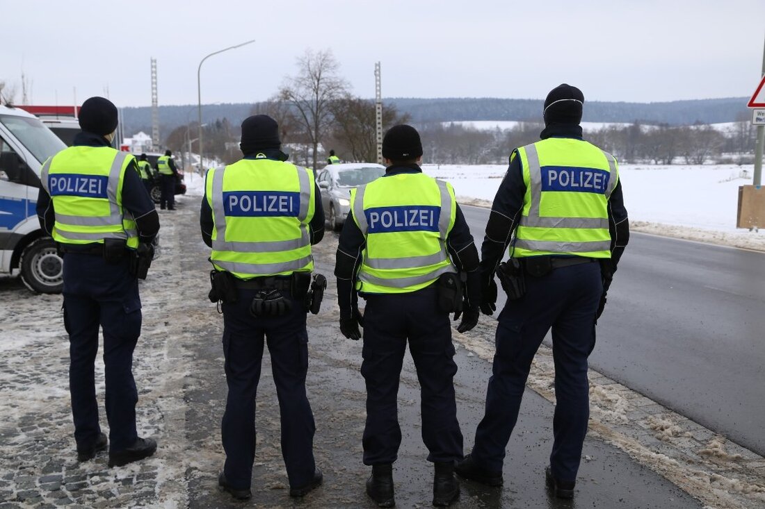 Waldsassen. Statt anzuhalten bretterte dieser junge Mann einfach durch die Grenzkontrolle - natürlich ohne Erfolg. Jetzt muss er sich deswegen, wegen Drogenkonsums und Diebstahl verantworten.