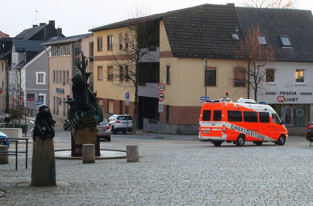 Mitterteich. Die Stadt Mitterteich verlängert die geltende Ausgangssperre – die Maßnahmen zeigen aber Wirkung.  In der Stadt Mitterteich bestehe weiterhin eine sehr dynamische und ernst zu nehmende Situation, die Corona-Fallzahlen [&hellip;]