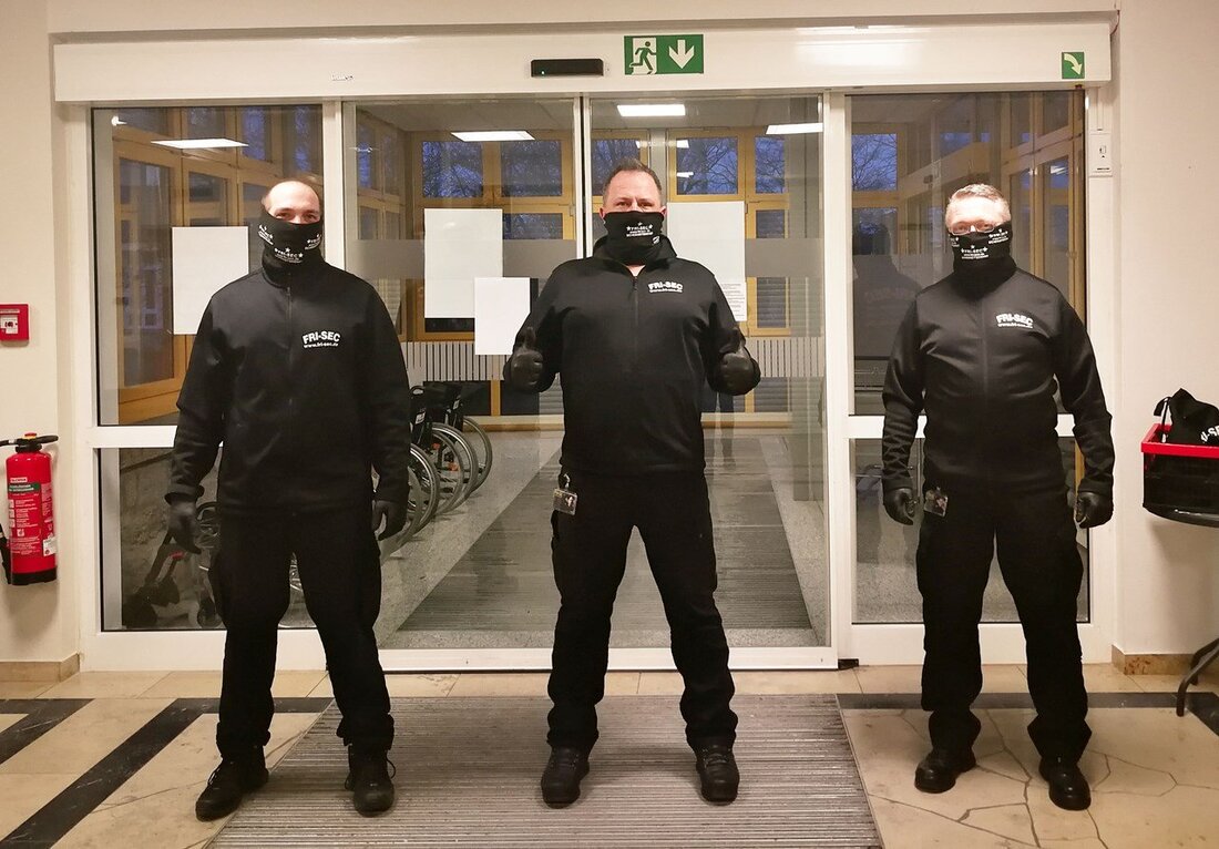 Wildenau. Nicht nur Ärzte, Pflegepersonal und Supermarktangestellte seien aktuell höheren Risiken ausgesetzt. Auch Sicherheitsleute können nicht von zu Hause aus arbeiten. Marcus Fritsch von Fri Sec bemängelt die fehlende Wertschätzung [&hellip;]