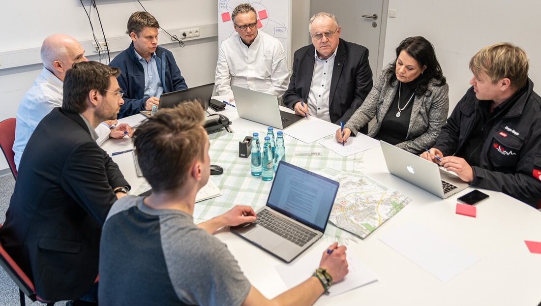 Weiden. Corona stellt die Welt Kopf – auch in Weiden. Deshalb gibt es jetzt die Initiative “Coronahilfe Weiden” mit dem Ziel Bürger, die Hilfe leisten möchten mit Bürgern, die Hilfe [&hellip;]