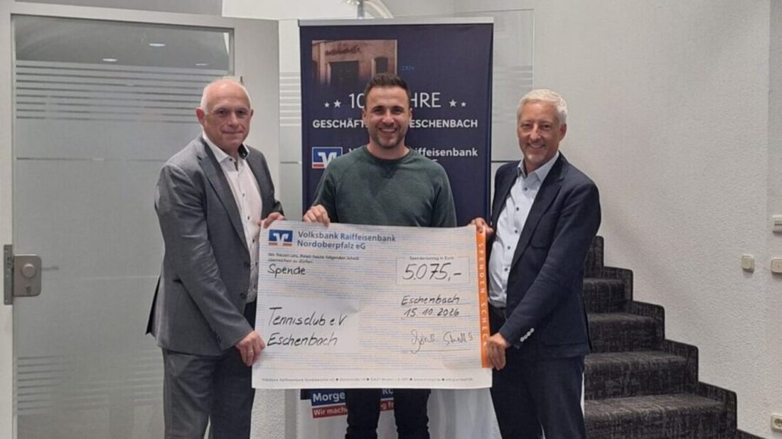 Eschenbach. Der Tennisclub Eschenbach hat sein Crowdfunding für die Modernisierung des Tennisheims erfolgreich abgeschlossen: 5.075 Euro kamen zusammen, davon steuerte die VR Bank Nordoberpfalz 2.500 Euro bei.
