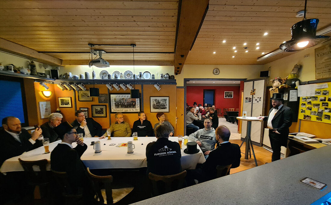 Floß. Der Cylinder-Club Floß feierte sein 135-jähriges Bestehen mit einer Feier im alten Bahnhof, zu der Ehrengäste wie der Neustädter Landrat eingeladen waren.