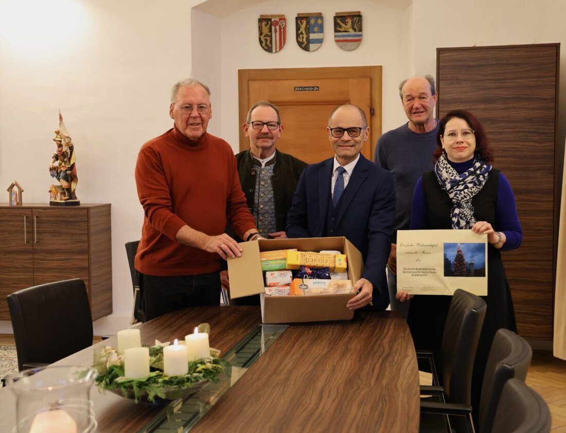 Neustadt. DAGA verteilt 150 Weihnachtspakete an Bedürftige im Landkreis Neustadt, um hohen Preisen und der Wirtschaftskrise entgegenzuwirken. Die Finanzierung erfolgte durch Spenden und Einnahmen aus dem Deutsch-Amerikanischen Volksfest.