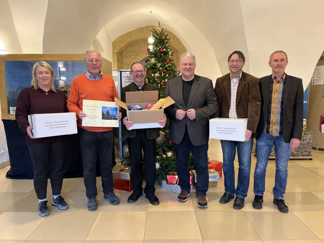 Amberg-Sulzbach. Kurz vor Weihnachten überreicht der DAGA 50 Lebensmittelpakete an den Landkreis. Die Päckchen im Wert von 35 Euro kommen vor allem älteren, alleinstehenden Menschen zugute.