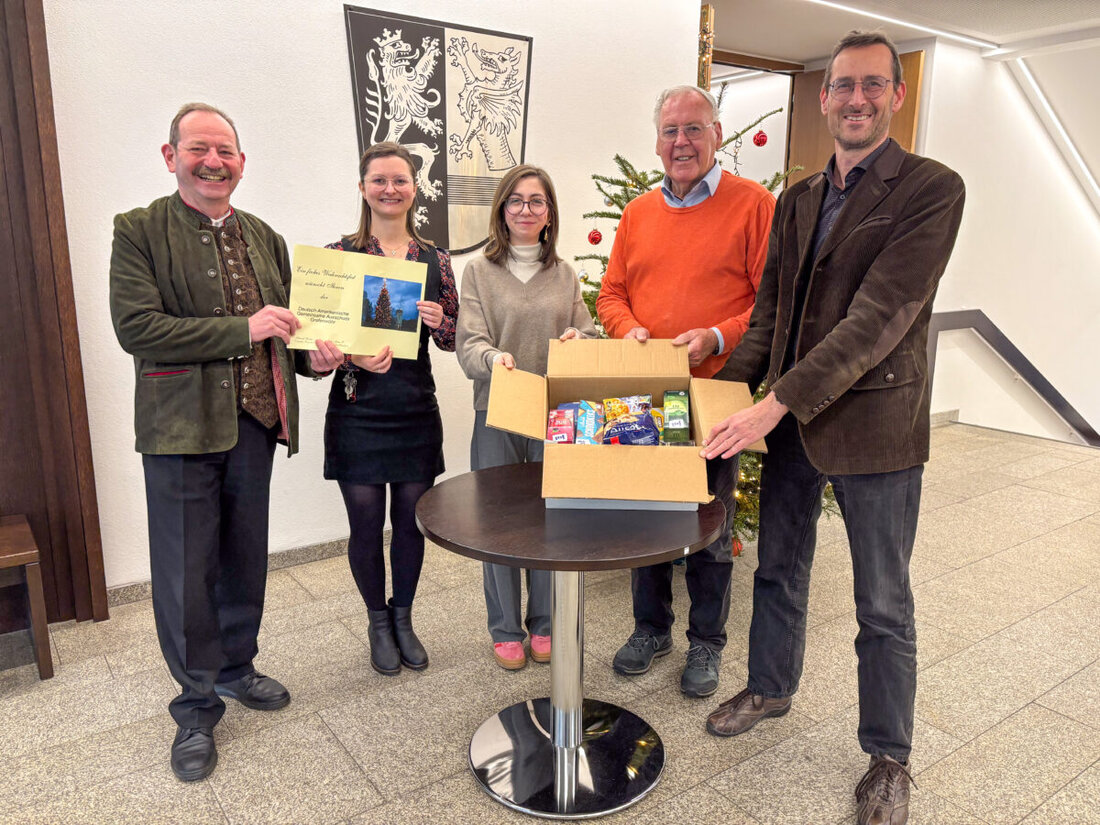 Tirschenreuth. Der Deutsch-Amerikanische Ausschuss (DAGA) übergab im Landratsamt 80 Hilfspakete an Menschen mit Grundsicherung. Jedes Paket im Wert von 30 Euro enthält Lebensmittel und Produkte des täglichen Bedarfs.
