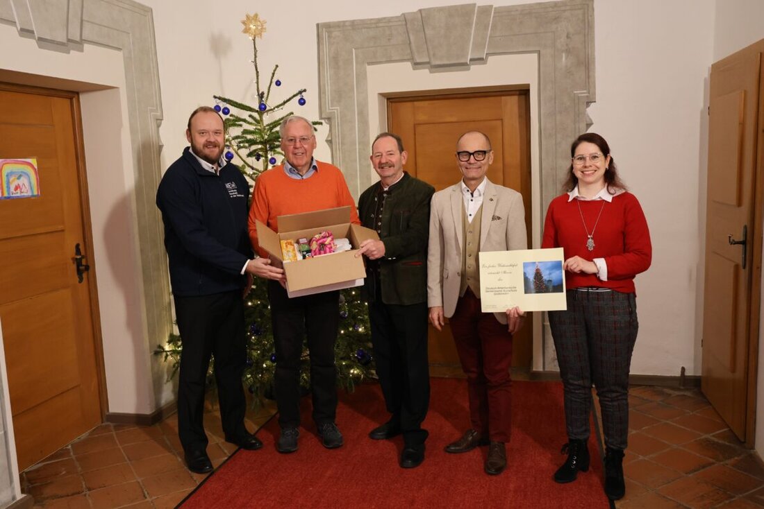 Neustadt/WN. Der DAGA unterstützt auch heuer Bedürftige mit seiner Weihnachtsaktion: Insgesamt werden 600 Pakete in der Region verteilt, davon 150 im Landkreis. Landrat Andreas Meier dankt und verweist auf die angespannte Lage.