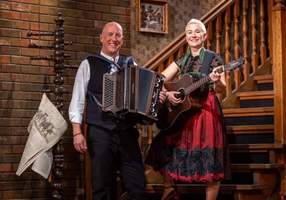 Oberbibrach. Im Schützenhaus in Oberbibrach tritt erstmalig das Musik-Kabarett-Ehepaar aus dem Allgäu auf, bekannt von Jürgen Kirners BR-Volkssänger-Revue "Brettl-Spitzen". Tickets für das Programm "Dau reg mer uns it auf" am 29. März 2025 um 20 Uhr sind auf okticket.de erhältlich, präsentiert von Horrido Express.