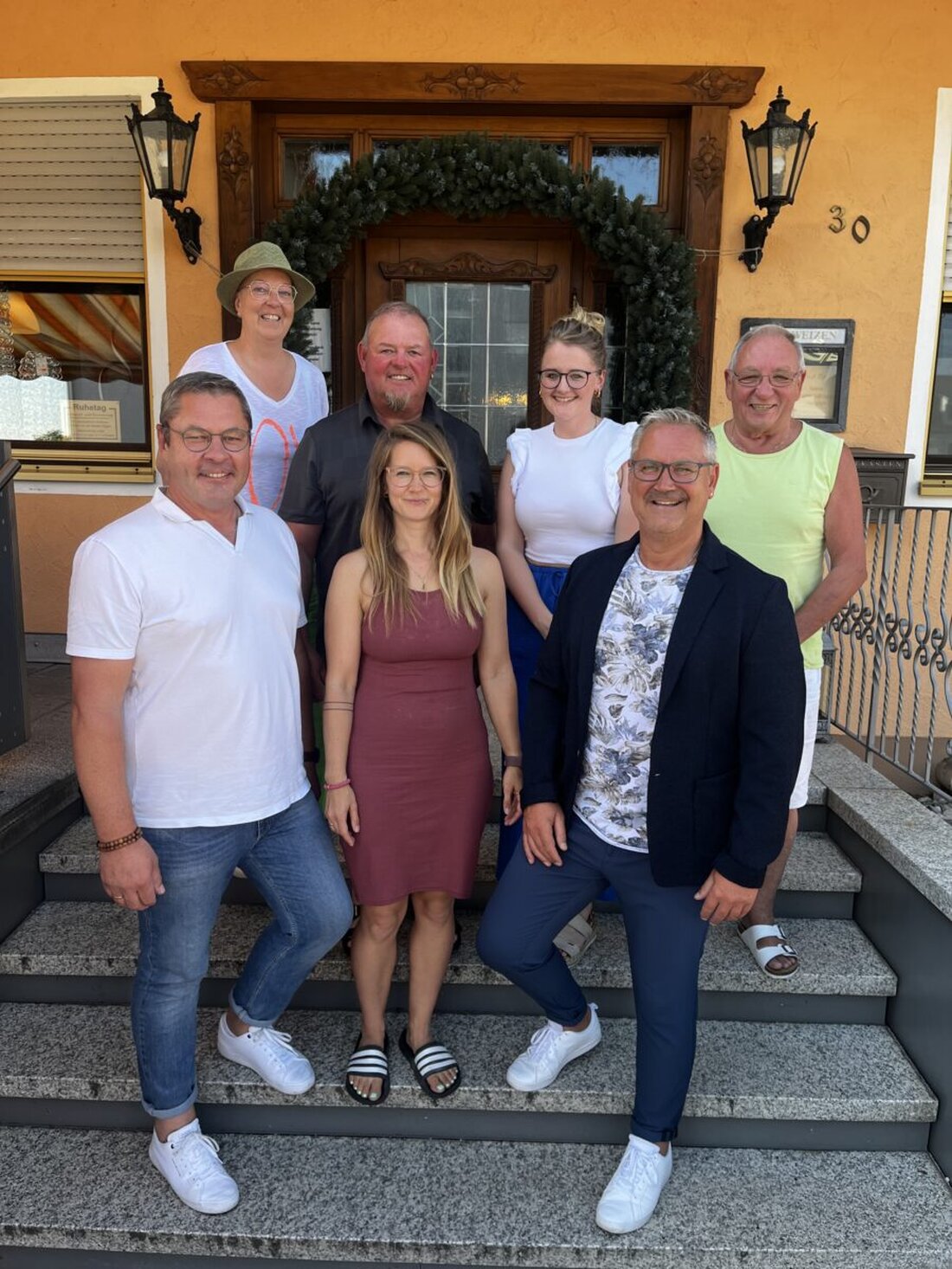 Klardorf. Wolfgang Kurzendorfer wurde beim DGB Kreisverband Schwandorf erneut zum Vorsitzenden gewählt, die Arbeit zielt auf soziale Gerechtigkeit ab. Die neue Vorstandschaft plant Veranstaltungen zur Arbeitsplatzbelastung und Rentenpolitik.