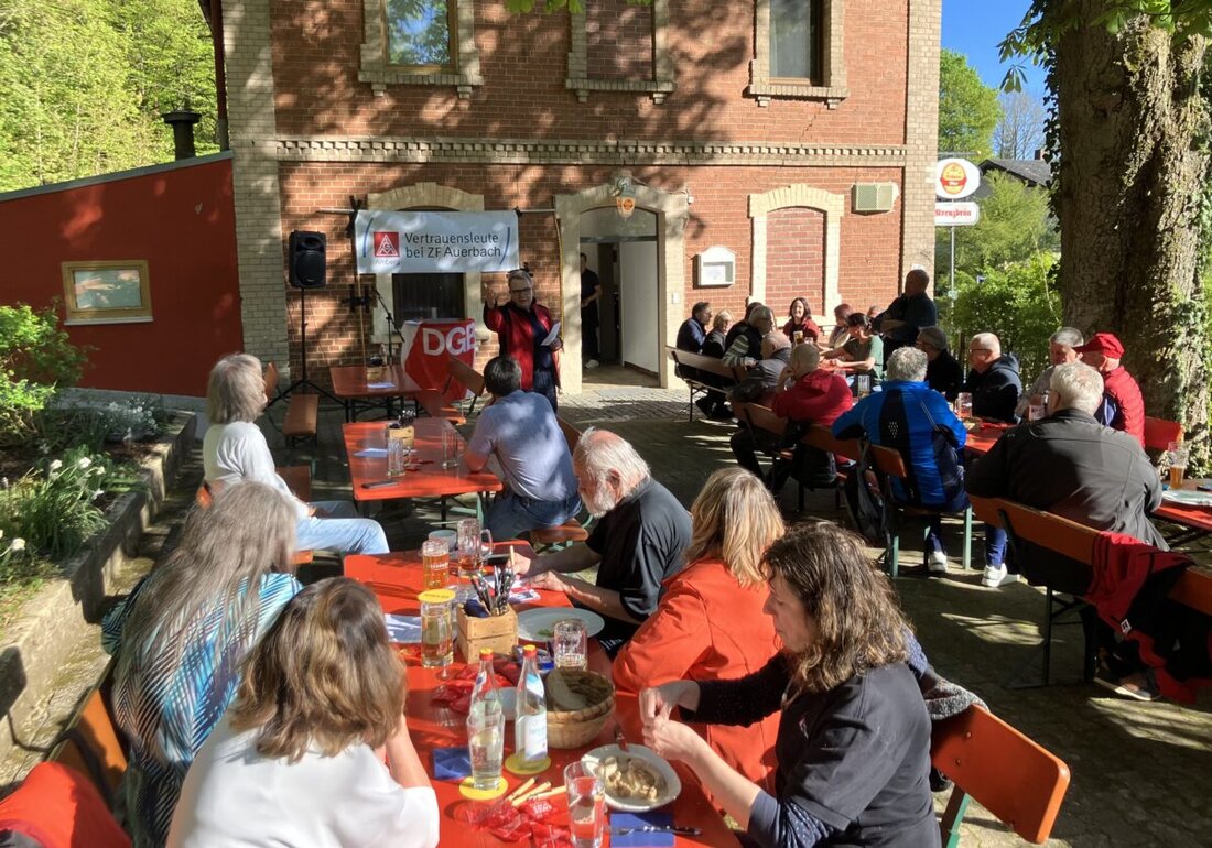 Auerbach. Zur Maikundgebung des DGB kamen Gewerkschaften und Vertrauensleute im Kreuzbräu zusammen. Hauptredner Lutz Geydan forderte Solidarität. Er verlangte klare Politik bei Industrie, Mieten, Rente und Gesundheit.