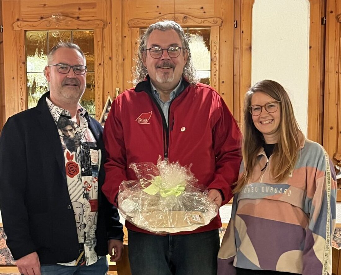 Schwandorf. Der DGB-Kreisverband hat den langjährigen Gewerkschafter Tom Hiltl in seiner Jahresabschlusssitzung verabschiedet. Lob, Dank und ein Appell prägten den Abend: Zusammenhalt stärken und Arbeit demokratisch verteidigen.