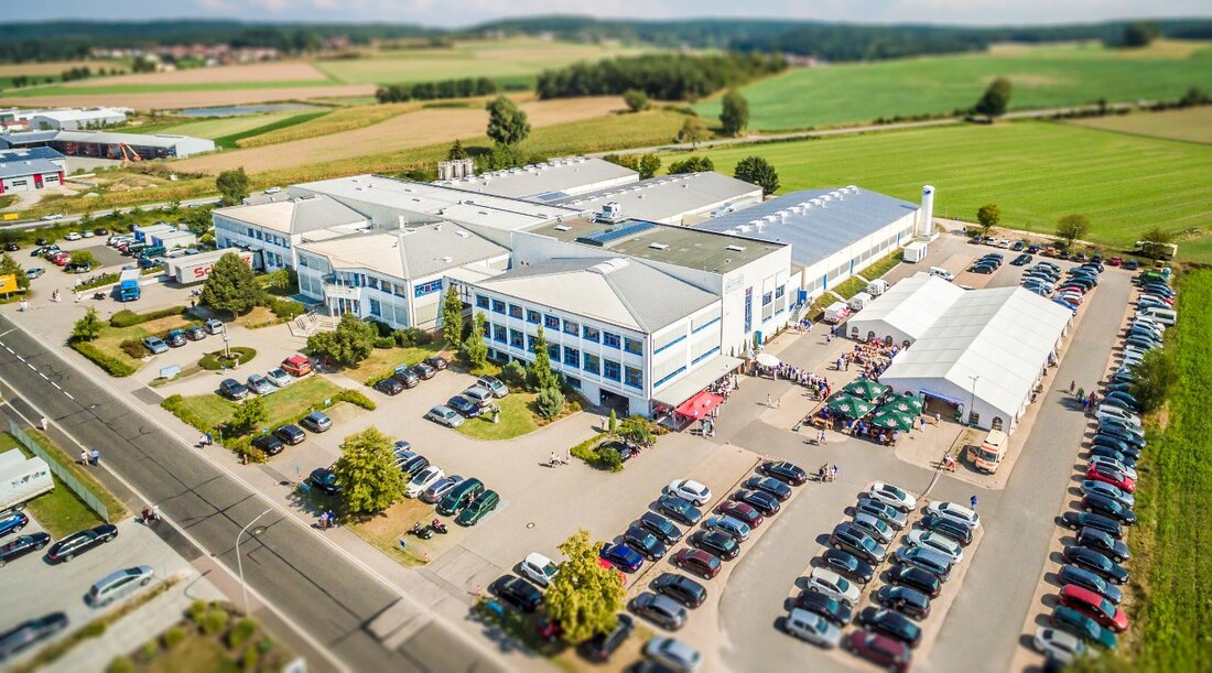 Nabburg. Am vergangenen Sonntag lud der Hersteller von Komponenten für Hausgeräte, Haus- und Umwelttechnik emz-Hanauer zum Tag der offenen Tür und Familientag. 3.000 Oberpfälzer kamen zur Besichtigung der neuen Räumlichkeiten auf das Nabburger Firmengelände. Bei [&hellip;]